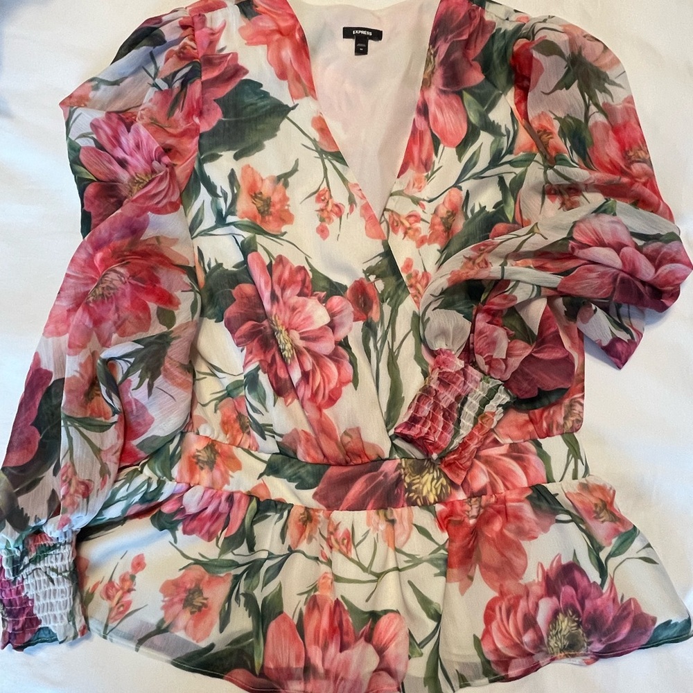 Express Vibrant Floral Pattern blouse